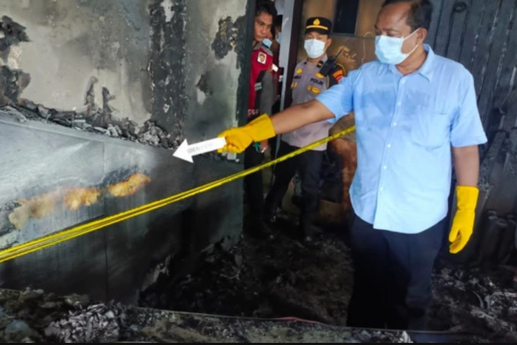 Identitas MFA Pegawai Diskominfo yang Bakar Ruang Rapat Viral, Diduga Kerap Dibully Hingga Sering Dijadikan Stiker WA!