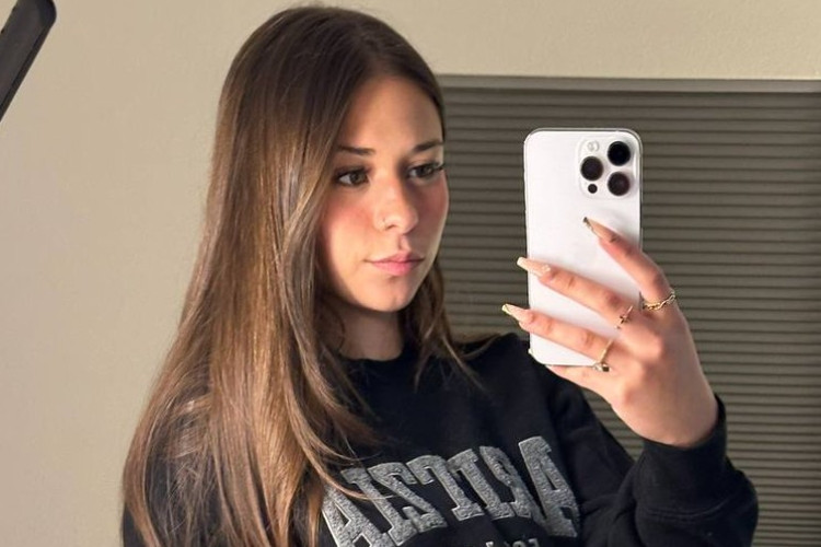 Video Sophie Rain Star D'onlyFans, Qui A Récemment Révélé Les Sommes Faramineuses Qu'elle Gagne Grâce Des Contenus Pour Adultes