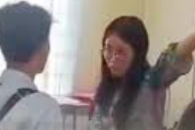 Link Download Video Viral Oknum Dosen Unias Ngamuk Buang Skripsi Full HD, Jadi Trending Topic Dunia Pendidikan