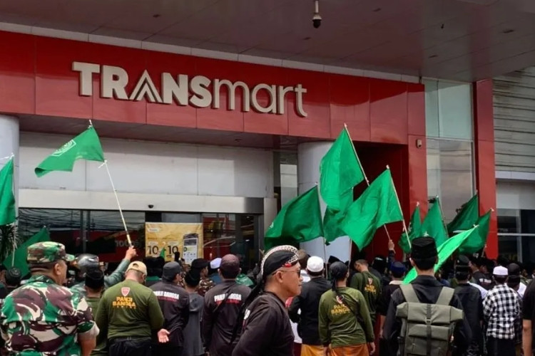 VIRAL! Ratusan Santri Demo Transmart Jember Buntut Tayangan Xpose Uncensored Soal Ponpes Lirboyo