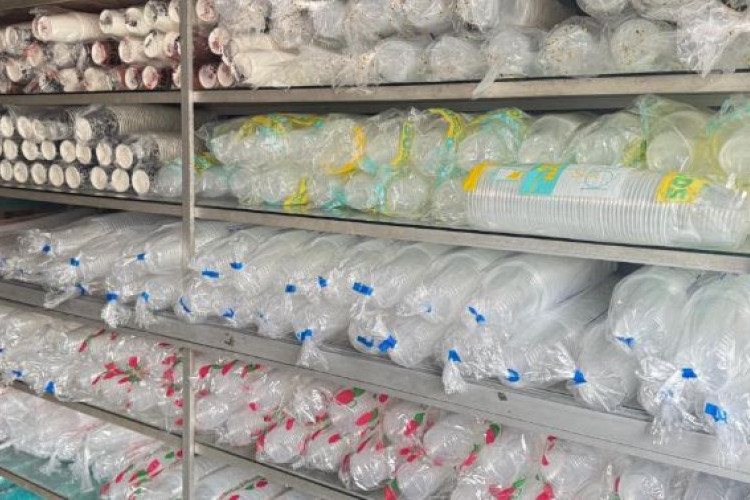 Harga Plastik Naik Tajam April 2026: Intip Penyebab, Daftar Harga Terbaru, dan Dampaknya ke UMKM