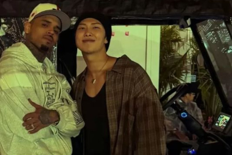 RM BTS Kena Cancel Organisasi Anti-Kekerasan, Imbas Foto Bareng Chris Brown di Toronto Bareng J-Hope 