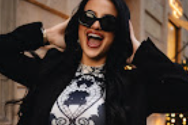 La Vidéo de Julie Bacha Est Devenue Virale sur Telegram et TikTok, Saluer les Fans avec Joie