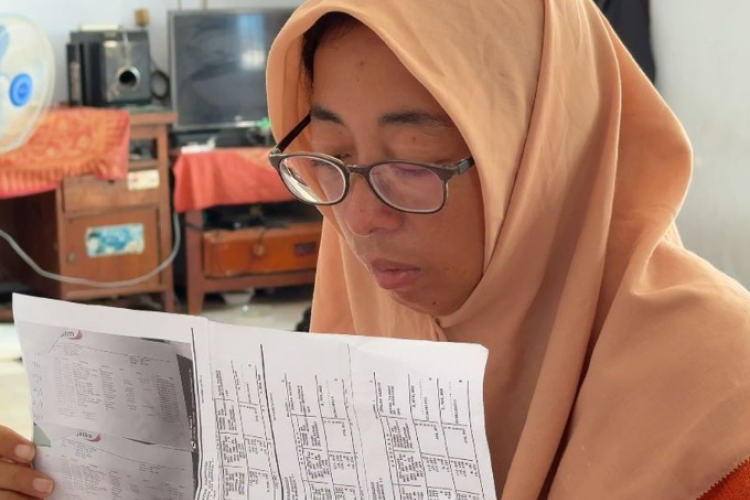 Tragis! Guru Nur Aini Viral Curhat Jarak Mengajar 114 Km PP Tiap Hari, Malah Dipecat Jadi ASN di Akhir 2025