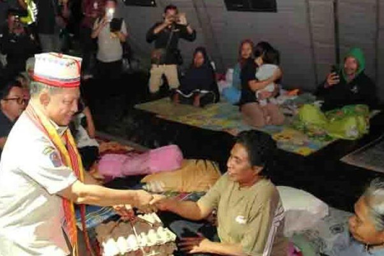 Rombongan Mendagri Disetop Ibu-ibu di Nagekeo NTT, Menangis Adukan Kondisi Air Bersih dan Rumah Rusak