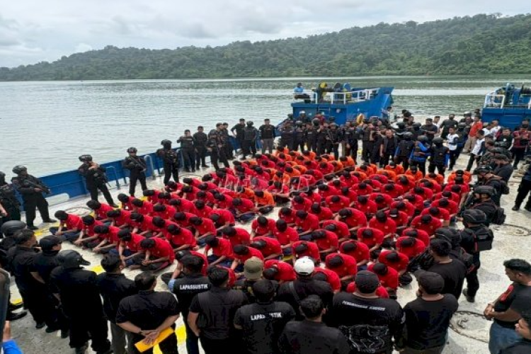 Total 115 Narapidana High Risk dari Sulawesi Selatan dan Jawa Timur Dipindahkan ke Nusakambangan Secara Bertahap Lewat Jalur Laut