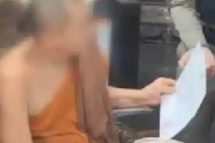 Cabul! Biksu Senior Thailand Ditangkap Usai Terlibat Skandal Seks Hingga Gelapkan Dana Kuil Rp53 Miliar