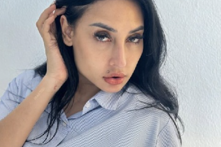 Video Tak Senonoh Zarina Anjoulie Viral Media Sosial Facebook Hingga TikTok, Benarkah Hanya Meluapkan Rasa Cinta?