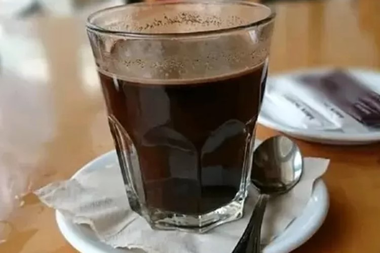 Viral Toko Merekah Semarang Tempat Ngopi di Pusat Kota yang Hadirkan Vibes Kedai Kopi Kecil ala Vietnam dan Thailand