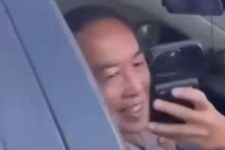 Viral Polisi Berpangkat AKBP Merokok Sambil Nyetir dan Tidak Pakai Sabuk Pengaman di Kalsel, Kini Diperiksa Propam