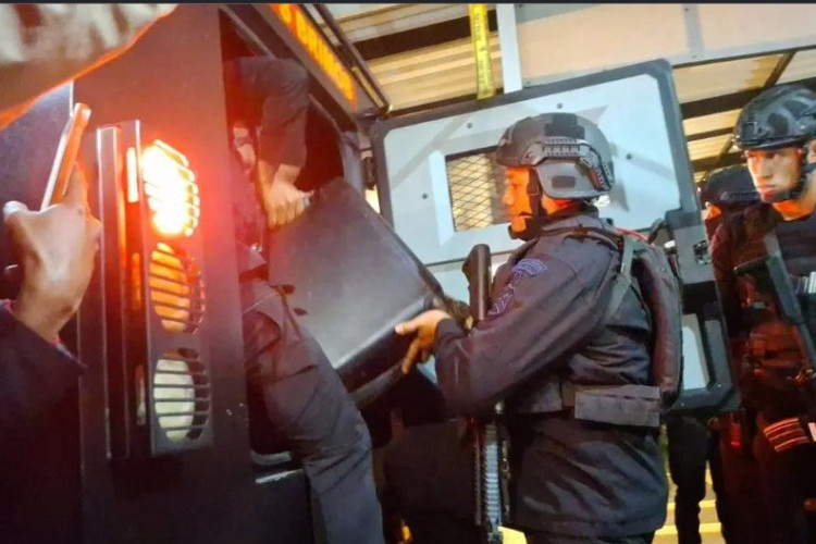 Siapa Pemilik Rumah Mewah di Sentul? Polisi Sita 74 Kg Emas Hingga Uang Rp476 M Viral!