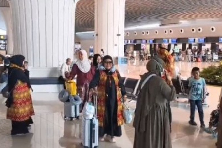 Houthi Serang Bandara Riyadh Jadi Penyebab Utama Puluhan Calon Jemaah Umrah Makassar Gagal Terbang ke Tanah Suci Senin Pagi