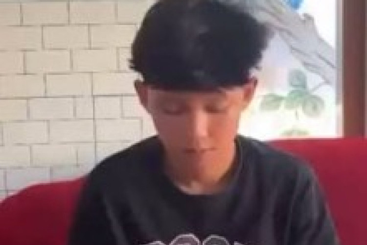 HOT! Video Sofa Ruang Tamu Banyuwangi Viral 8 Menit, 'Yank Wes Yank' Jadi Sasaran Pencarian Netizen Saat Ini