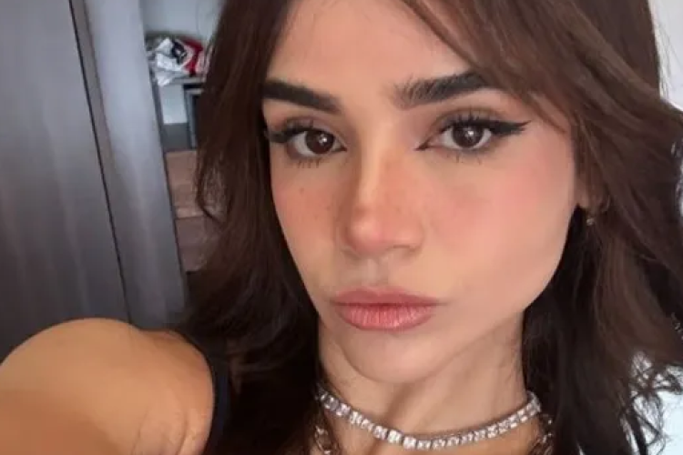 Recopilación de enlaces a vídeos de Alana Flores de OnlyFans que se han filtrado al público sin censura, Los enlaces están completos y disponibles a través de Mediafire