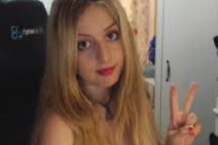 Enlace Video Mayichi Telegram, Esta guapa y sexy streamer siempre mete la pata durante sus directos