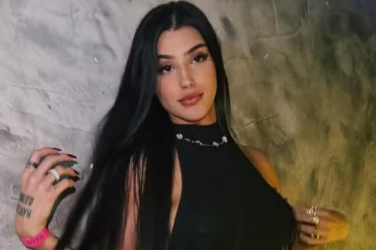 Vídeo Original de Bia Miranda No Onlyfans Vazou E Viralizou, Brincando Com Um Rapaz Faz Com Que Ela Perca a Concentração