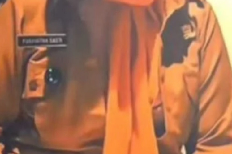 Rekaman Asli Video Guru Bahasa Inggris yang Viral Bersama Seorang Pria Auto Bikin Salfok Jutaan Netizen 