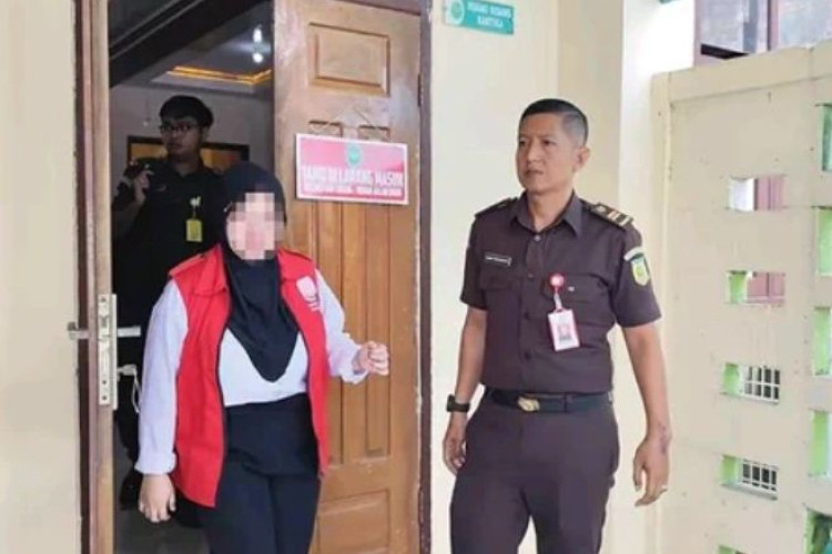 Didakwa Pasal Berlapis UU ITE, Wanita 23 Tahun Asal Jatim Dibalik Video Mbak Pur Nganjuk Viral Jalani Sidang Tertutup 