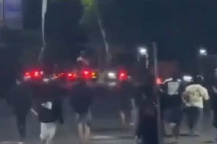 Kasus Video Viral Malang 8 Vs 1: Ratusan Siswa SMPN 18 Malang Gelar Aksi Tuntut Keadilan Bagi Rekan Mereka yang Ditampar