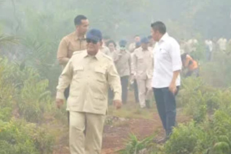Prabowo Turun Langsung ke Kalimantan, Tinjau dan Pimpin Penanganan Karhutla