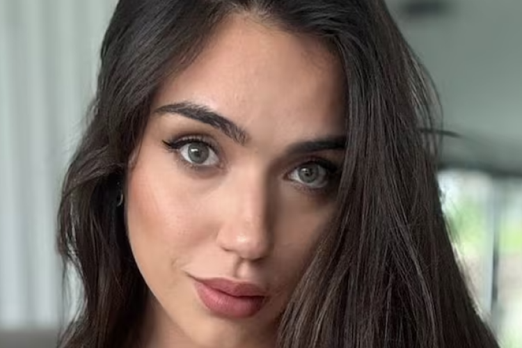 Vídeo completo de Carlaaaish que se puede descargar gratis directamente, ¡el enlace ya está disponible en versión completa!