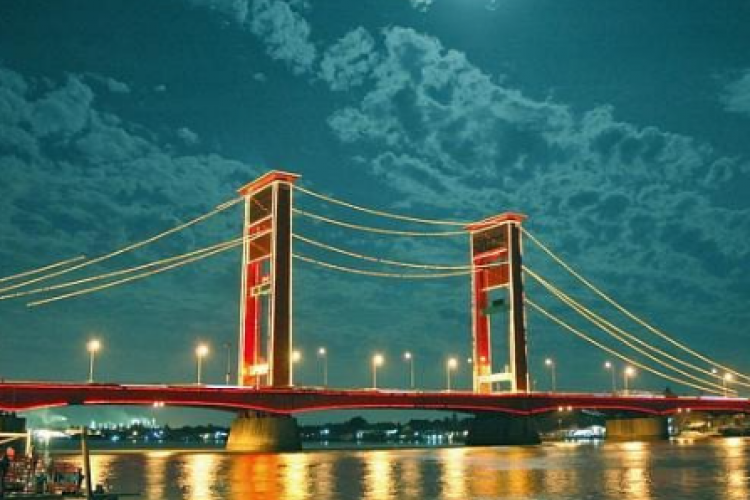 Fakta dan Mitos Jembatan Ampera, Konon Dihuni Hantu Banyu dan Buaya Jadi Jadian!