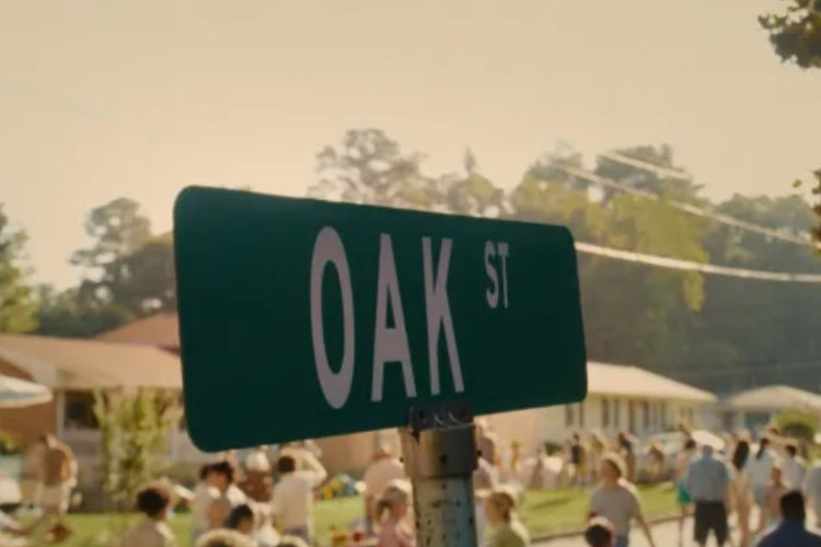 Regarder Gratuitement le Film The End Of Oak Street (2026) en Version Intégrale HD Avec Sous-Titres en Français, Le Combat de la Famille d'Anne Hathaway