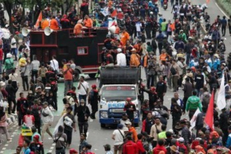 Aksi Demo Buruh Kepung Gedung DPR RI, Ditlantas Polda Metro Jaya Terapkan Rekayasa Lalu Lintas Situasional Hari Ini