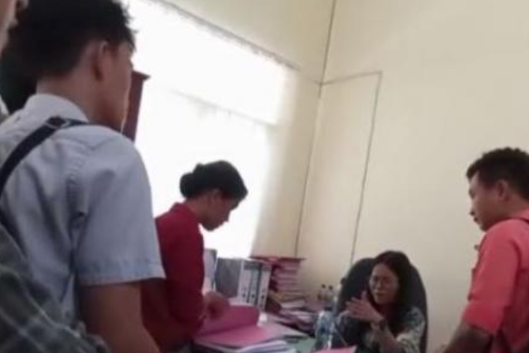 Siapa Dosen Unias Viral? Videonya Buang Skripsian Mahasiswa Jadi Sorotan Warganet, Ternyata Begini Faktanya!
