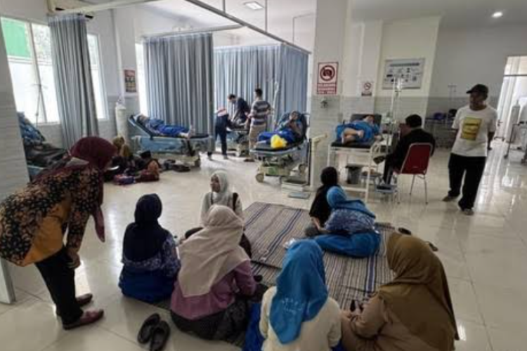 VIRAL! Lebih dari 700 Siswa SMAN 1 Lasem Rembang Keracunan MBG, Petugas Loka POM Kabupaten Grobogan Bergerak Kumpulkan Sampel Bukti