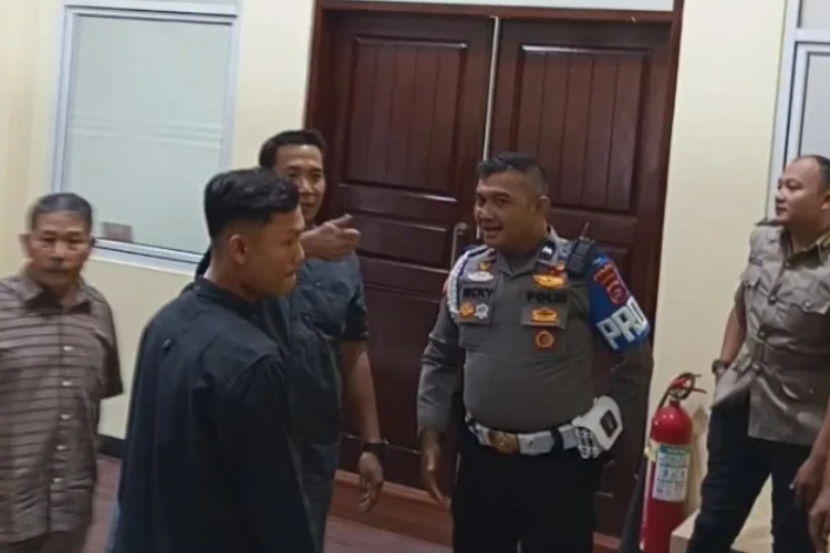 Seorang Guru PPPK Tewas di Mes Polisi Sumbar, Keluarga Minta Penyelidikan Transparan Sembari Menunggu Hasil Autopsi dan Forensik