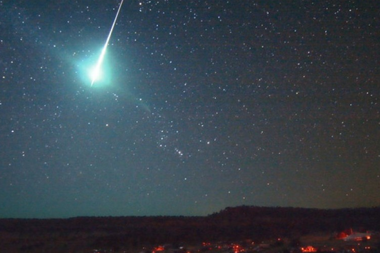 Meteor Bolide Melintas di Langit Yogyakarta-Cirebon, Begini Kata Pendiri Jogja Astro Club dan BRIN