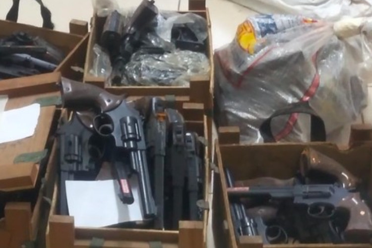 Geger! Polisi Temukan Bunker di Sekolah Swasta Jaksel Isinya Terdapat 995 Airsoft Gun, Puluhan Compact Disk Film Blue, Hingga Narkoba