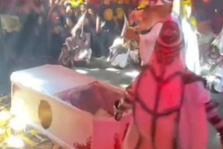 Atraksi Monster di Karnaval Maulid Pekalongan Viral, Pemkab Desak Panitia untuk Klarifikasi