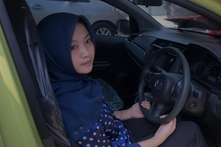 Laella Nur Fadhilah, Gadis Asal Grobogan yang Dinikahi Pengusaha dengan Mahar Ekskavator Hingga Uang 2M!