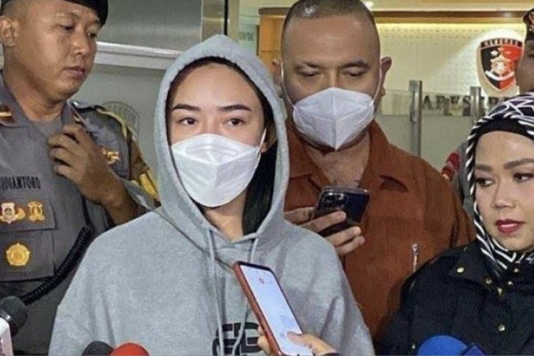Kronologi Amanda Manopo Ditipu Rp3 Miliar oleh Oknum Manajemen, Istri Kenny Austin Kini Sambangi Polres!