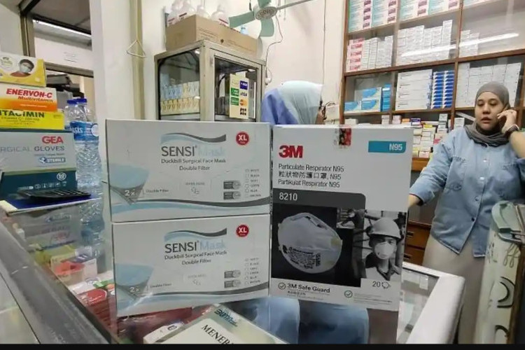 Harga Masker Naik Hingga 10 Kali Lipat, Imbas Erupsi dan Sebaran Abu Vulkanik Anak Krakatau!