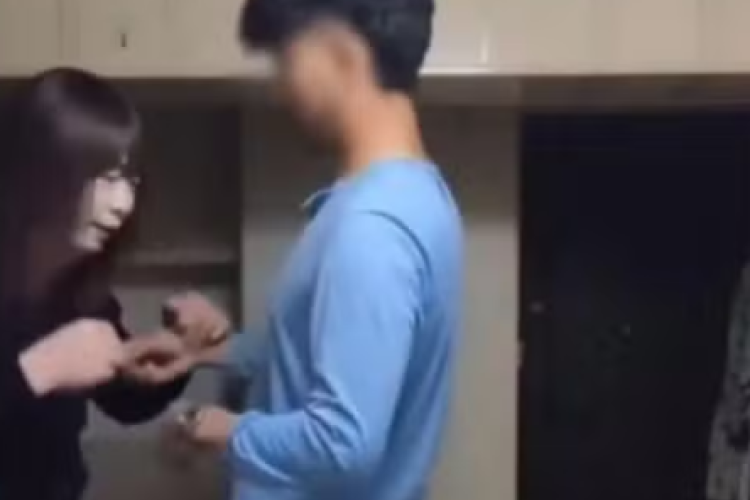 Link Video Sister Hong Begituan dengan 1000 Cowok Ganteng Tersebar Luas , Netizen Heboh! Ini Dia Link Downloadnya