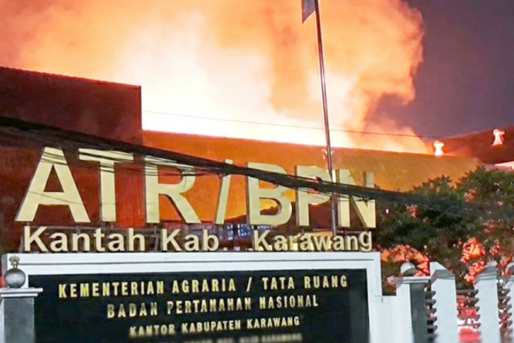 Kantor BPN Karawang Terbakar Hingga 70% Bangunan Hancur, Apa Penyebabnya?