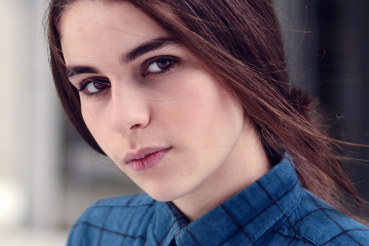 Lien original vers la vidéo leak d'Adèle Castillon sur Mediafire en qualité HD complète, sans censure !