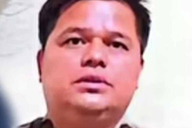 GEGER! Link Video Oknum Polda Sumut Diduga Pakai Vape Getar Sampai Teler Sambil Rangkul Perempuan, Begini Faktanya yang Mencengangkan