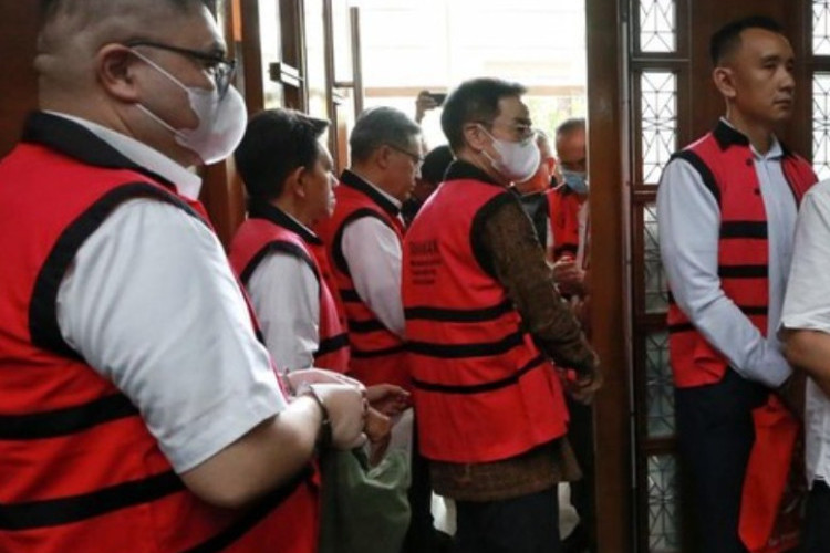 Rugikan Negara Rp992 Miliar! 8 Terdakwa Korupsi LPEI Dituntut Hingga 13 Tahun Penjara