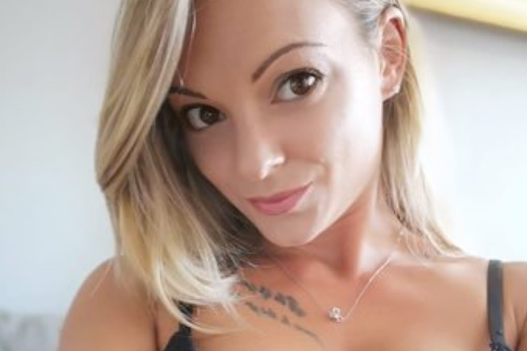 Regarder La Vidéo De Tiffany Leidi Une Star De L'adulte Qui Est Devenue Virale Dernièrement