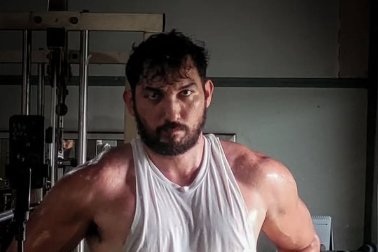 VIRAL! Profil dan Biodata Daniel Ekaputra Pemeran Apoy di Series Pertaruhan 3 yang Curi Perhatian Lantaran Paras Rupawan dan Badan Kekar