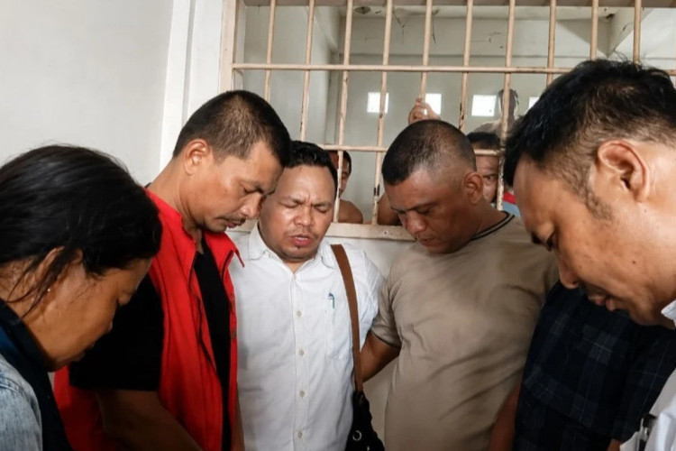 Miris! Guru Honorer Gaji Rp 500 Perbulan Terancam Pidana 12 Tahun, Usai Tegur Siswa Tak Pakai Sepatu