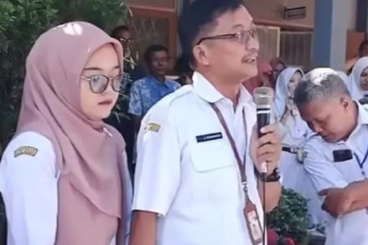 Penuh Tanda Tanya! Video Viral Guru Purbalingga Gandengan Saat Didemo Murid, Buntut Telat Input PPDS!