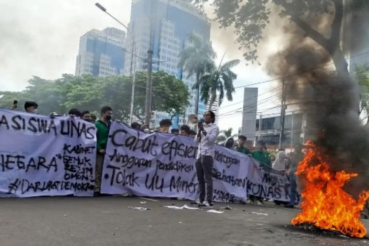 Demo Mahasiswa Hari Ini 22 Juli 2026 Tutup Jalan Utama Jakarta, Gelombang Protes Bikin Jalanan Sekitar Jabodetabek Macet