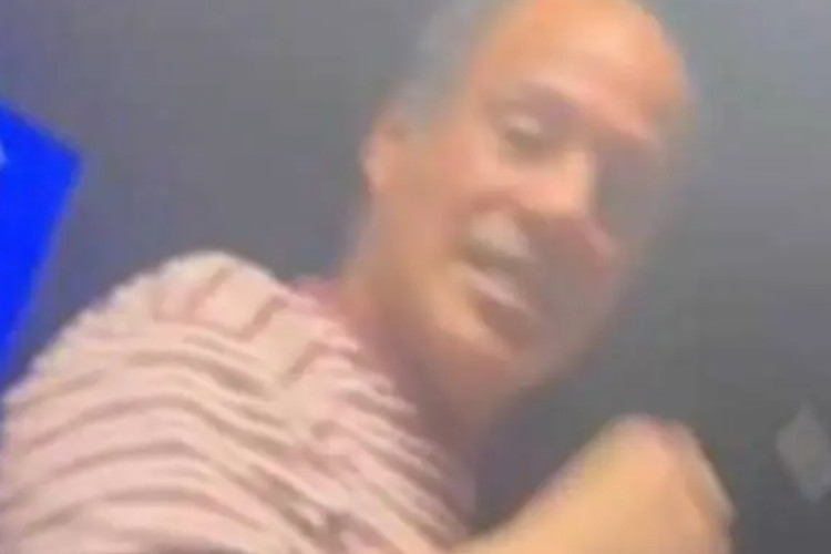 Vídeo Pedro Cuevas, Concejal De Curanilahue, Presuntamente Consumiendo Drogas Y Manteniendo Relaciones Sexuales Con Una Extranjera