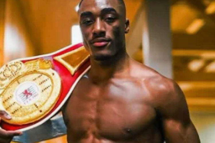 Profil de Bakary Samake, Jeune boxeur vainqueur du championnat du monde de boxe et doté de nombreux autres talents