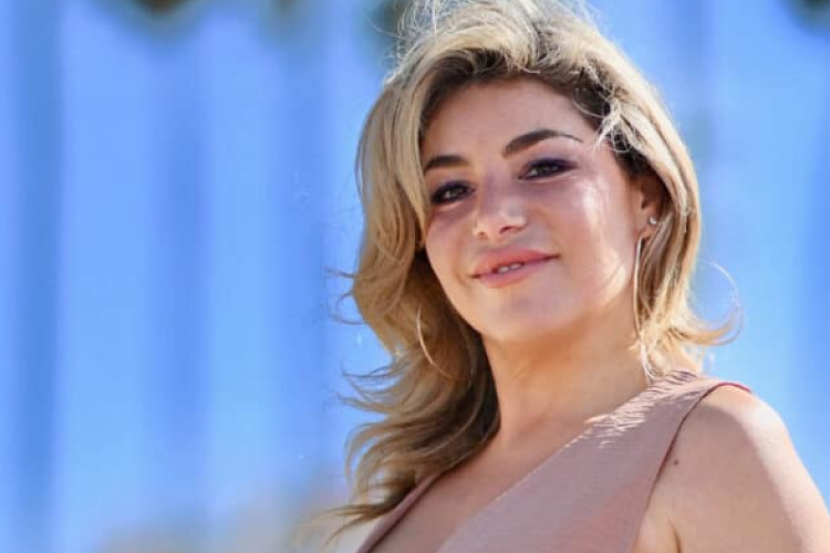 La vidéo virale de Lola Marois Mym qui fait beaucoup parler d'elle, accompagnée de sa vidéo complète